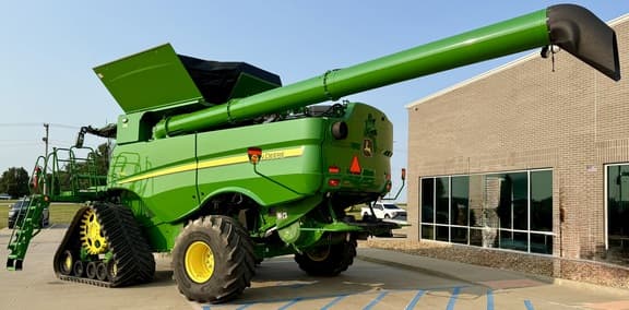 Image of John Deere S780 equipment image 4