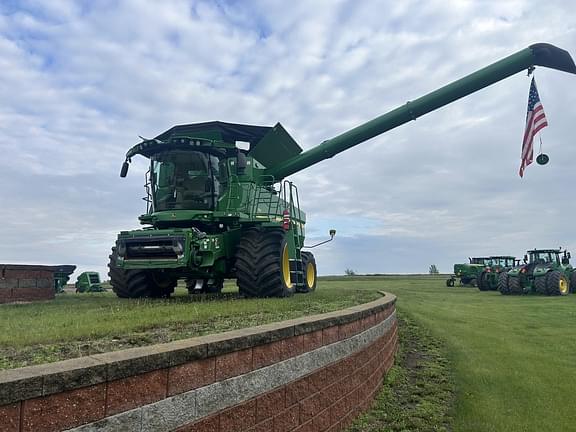 Image of John Deere S780 equipment image 4