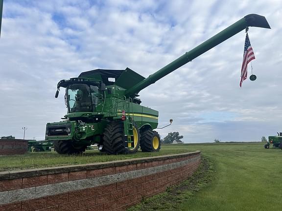 Image of John Deere S780 equipment image 2