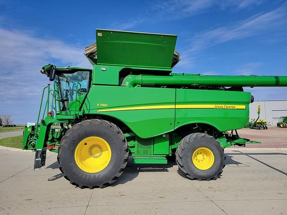 Image of John Deere S780 equipment image 1