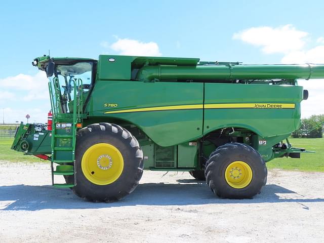 Image of John Deere S780 equipment image 1