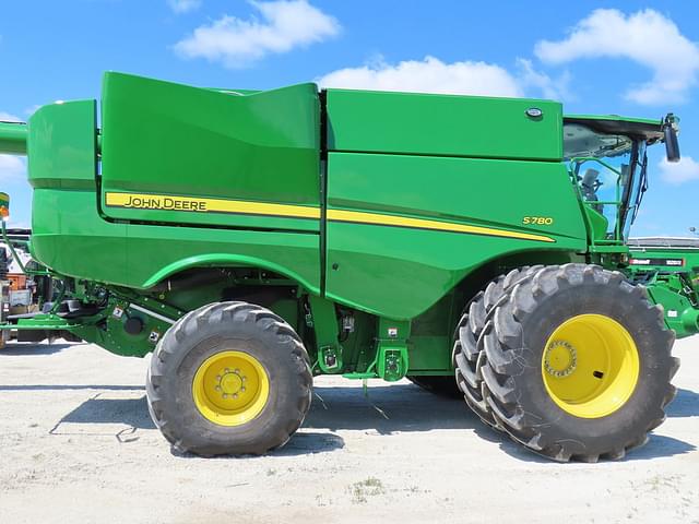 Image of John Deere S780 equipment image 2