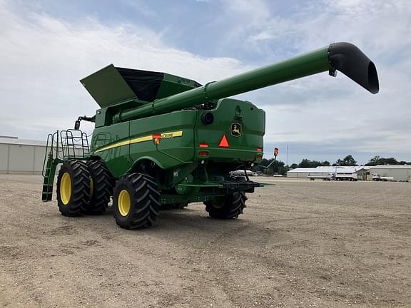 Image of John Deere S780 equipment image 2