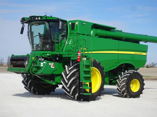 Image of John Deere S780 equipment image 1