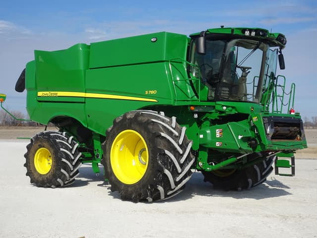 Image of John Deere S780 equipment image 1