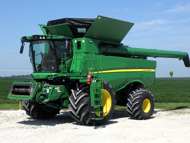 Image of John Deere S780 equipment image 1