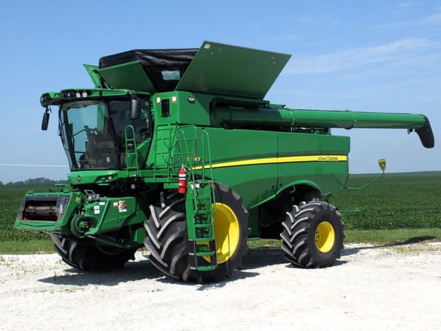 Image of John Deere S780 equipment image 2