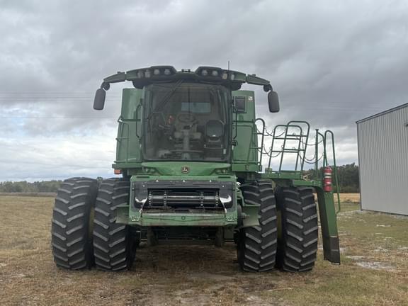 Image of John Deere S780 equipment image 1