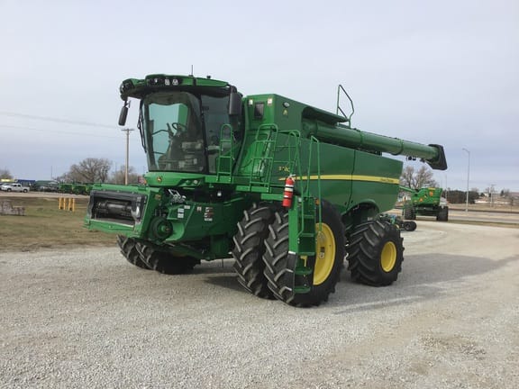 2023 John Deere S780 Equipment Image0