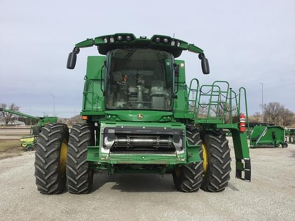 Image of John Deere S780 equipment image 1