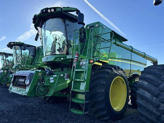 Image of John Deere S780 equipment image 1