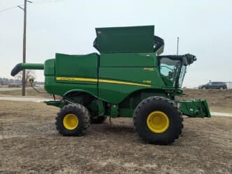 Image of John Deere S780 equipment image 1