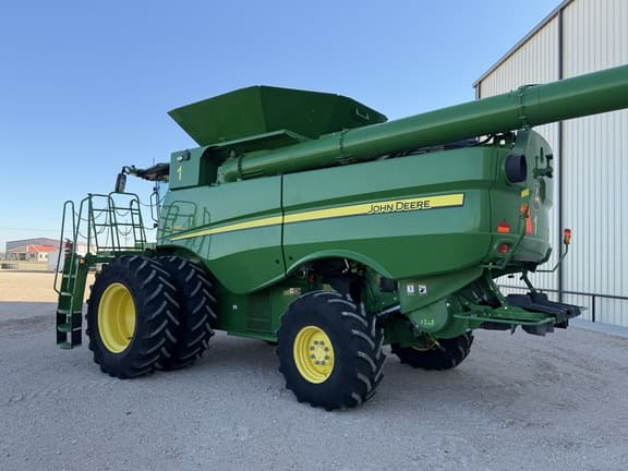 Image of John Deere S780 equipment image 2