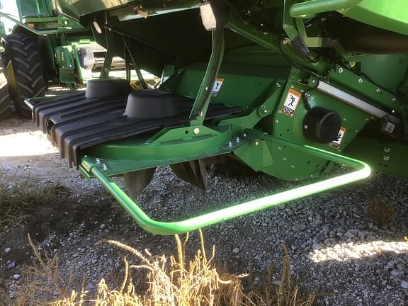 Image of John Deere S780 equipment image 4