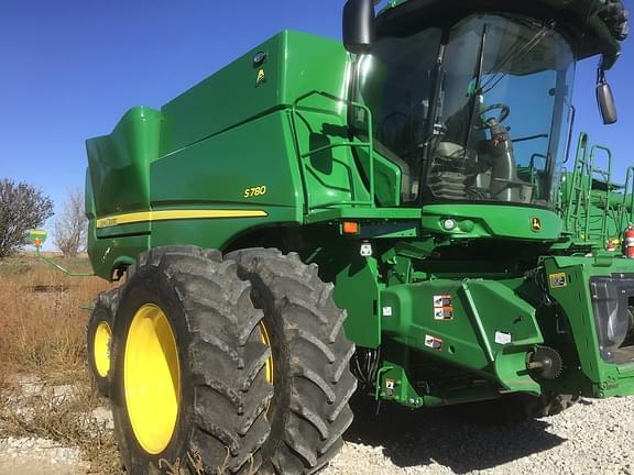 Image of John Deere S780 equipment image 1