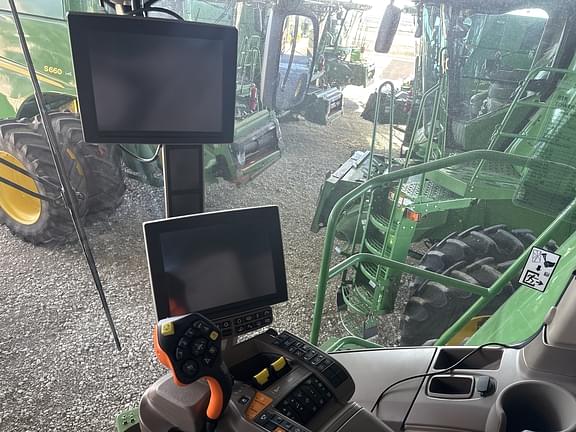 Image of John Deere S780 equipment image 2