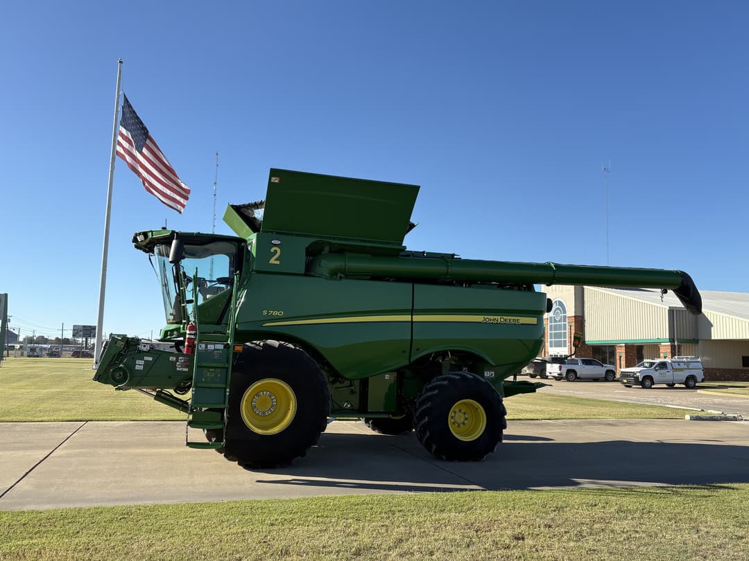 Image of John Deere S780 Image 0