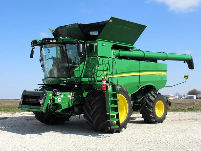 Image of John Deere S780 equipment image 1