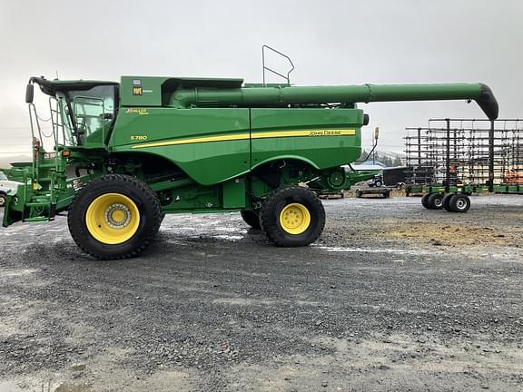 Image of John Deere S780 equipment image 1