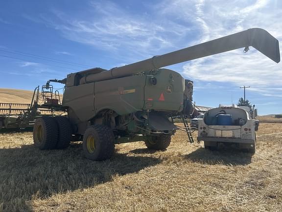 Image of John Deere S780 equipment image 1