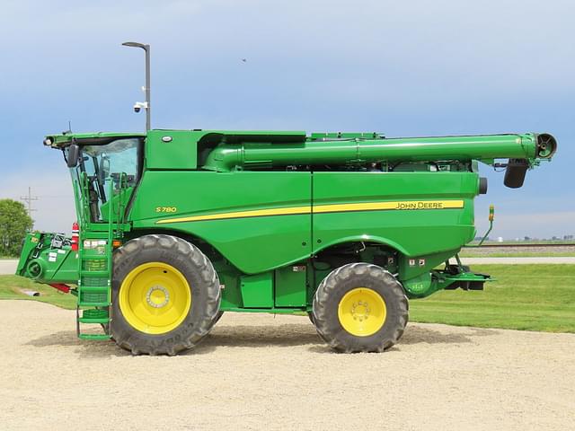 Image of John Deere S780 equipment image 1