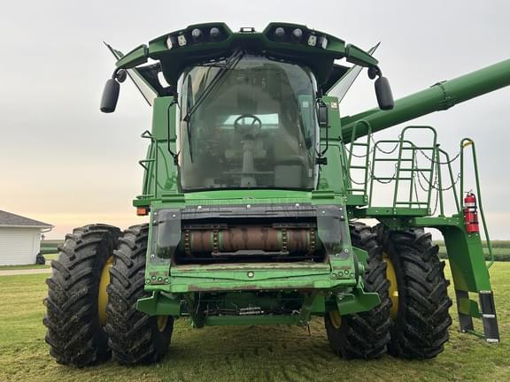 Image of John Deere S780 equipment image 1