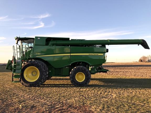 Image of John Deere S780 equipment image 1