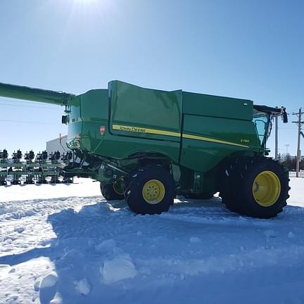 Image of John Deere S780 equipment image 4