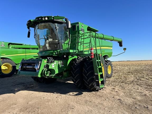 Image of John Deere S780 equipment image 1