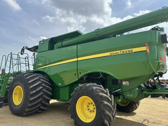 Image of John Deere S780 equipment image 1