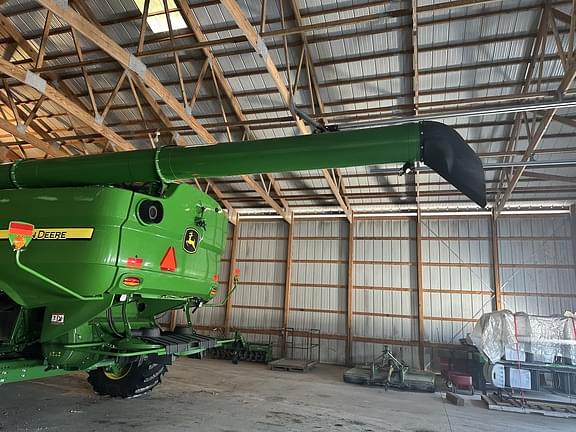 Image of John Deere S780 equipment image 4