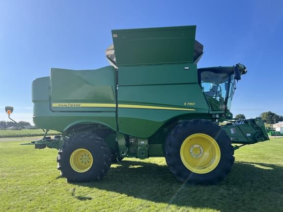 Image of John Deere S780 equipment image 1