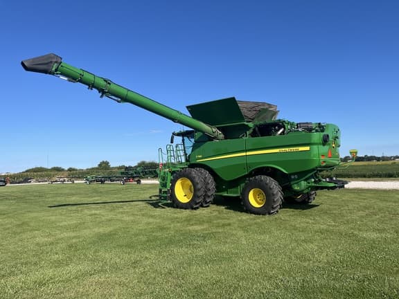 Image of John Deere S780 equipment image 4