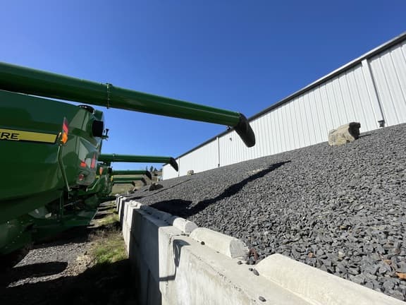 Image of John Deere S780 equipment image 4
