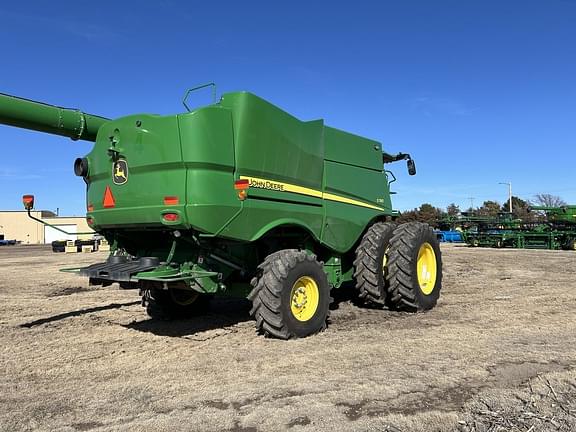 Image of John Deere S780 equipment image 2