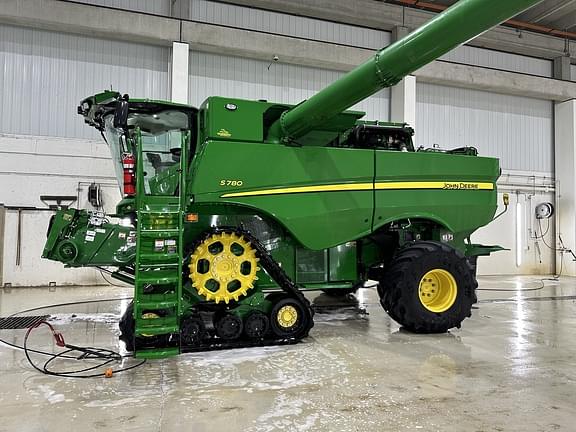 Image of John Deere S780 equipment image 1