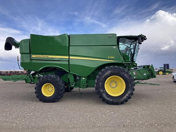 Image of John Deere S780 equipment image 1