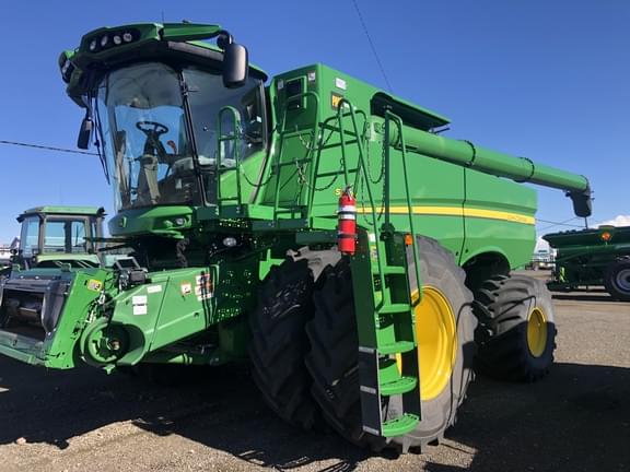 Image of John Deere S780 equipment image 1