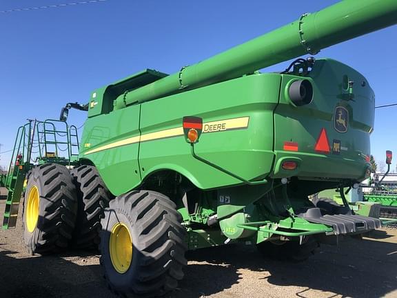 Image of John Deere S780 equipment image 1