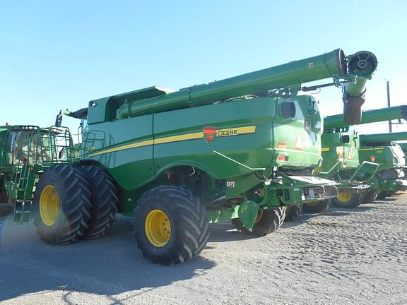 Image of John Deere S780 equipment image 4