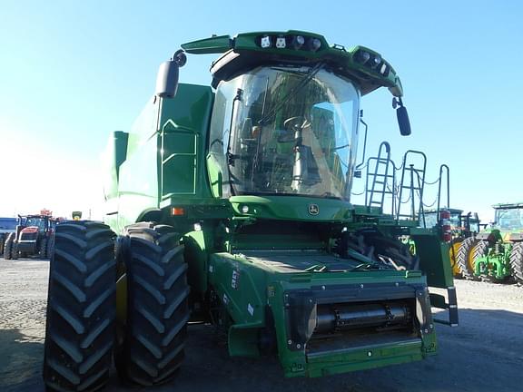 Image of John Deere S780 equipment image 1