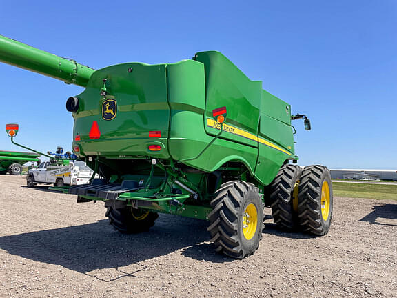 Image of John Deere S780 equipment image 4