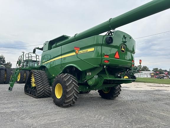 Image of John Deere S780 equipment image 2