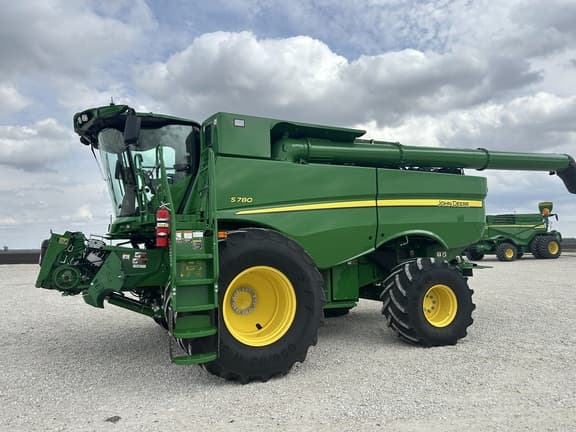 Image of John Deere S780 equipment image 2