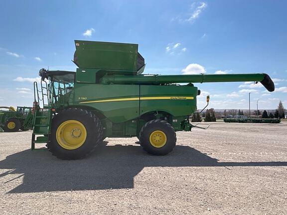 Image of John Deere S780 equipment image 1