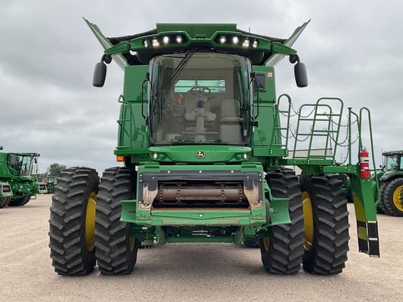 Image of John Deere S780 equipment image 1