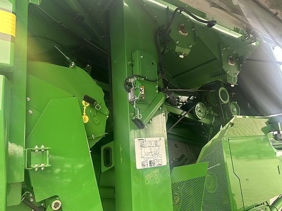 Image of John Deere S780 equipment image 4