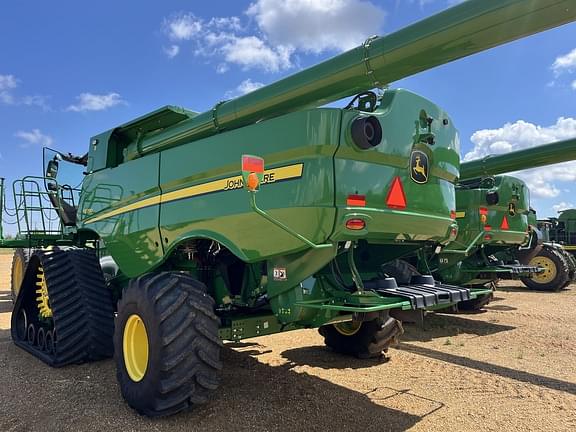 Image of John Deere S780 equipment image 2