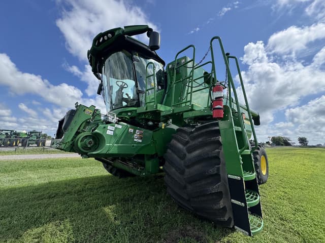 Image of John Deere S780 equipment image 1