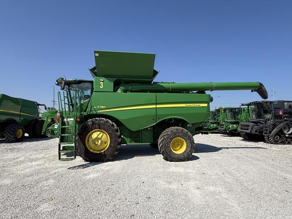 Image of John Deere S780 equipment image 1